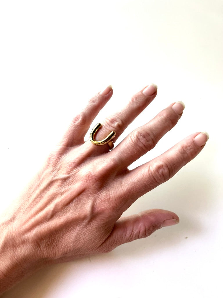 KOA HORSESHOE RING | gold