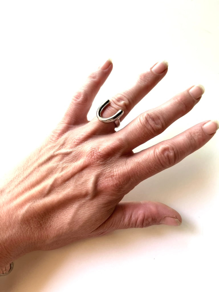 KOA HORSESHOE RING | silver