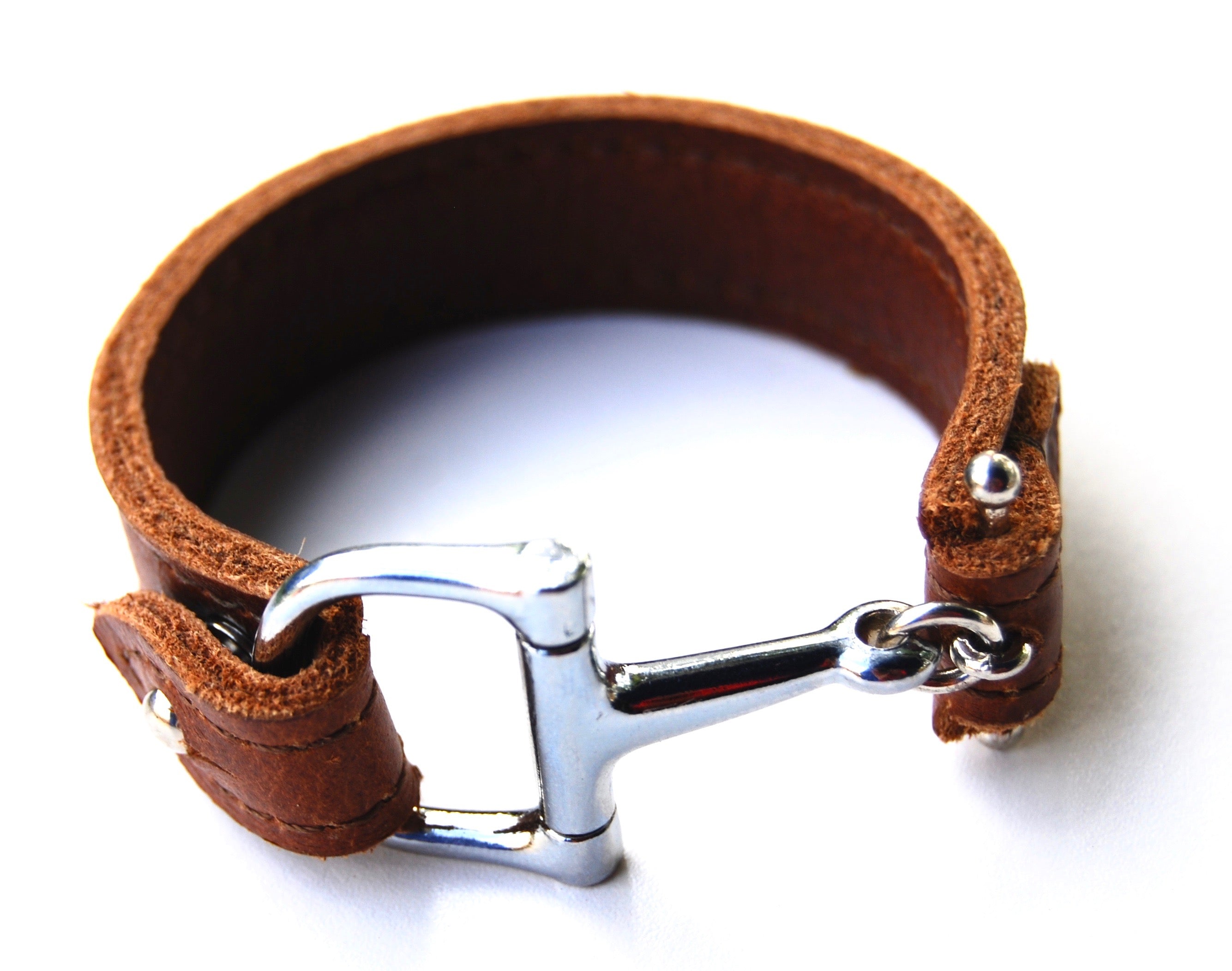 AMORA CUFF in red dun | Horse Bracelet | Equestrian Jewelry | Leather Bracelet | Equestrian Gifts - AtelierCG™