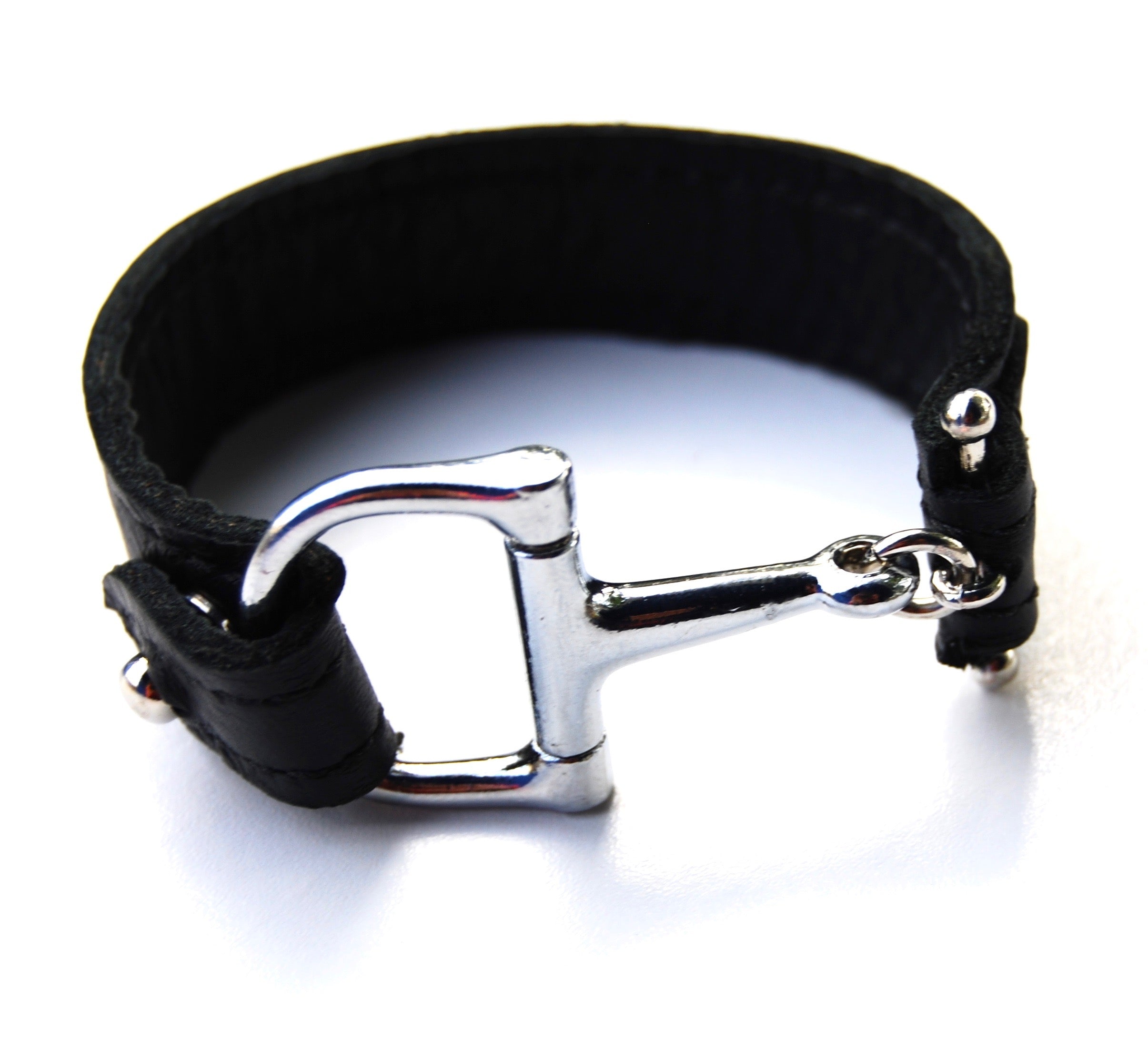 AMORA CUFF in black | Horse Bracelet | Equestrian Jewelry | Leather Bracelet | Equestrian Gifts - AtelierCG™